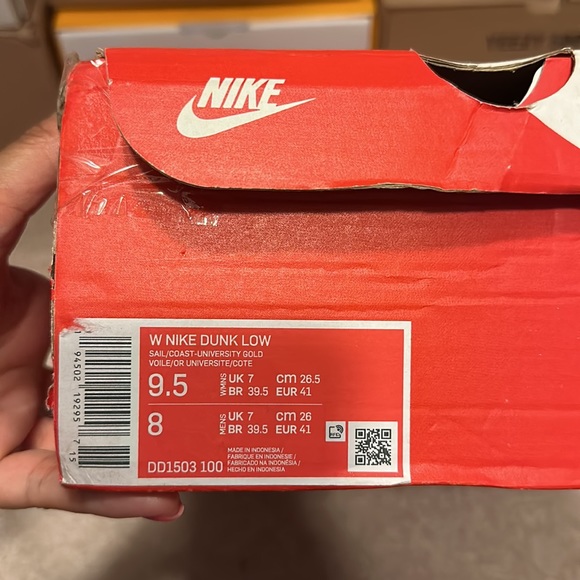 Nike women’s dunk UCLA GOLD COAST size 9.5 or 8 men - Picture 5 of 5